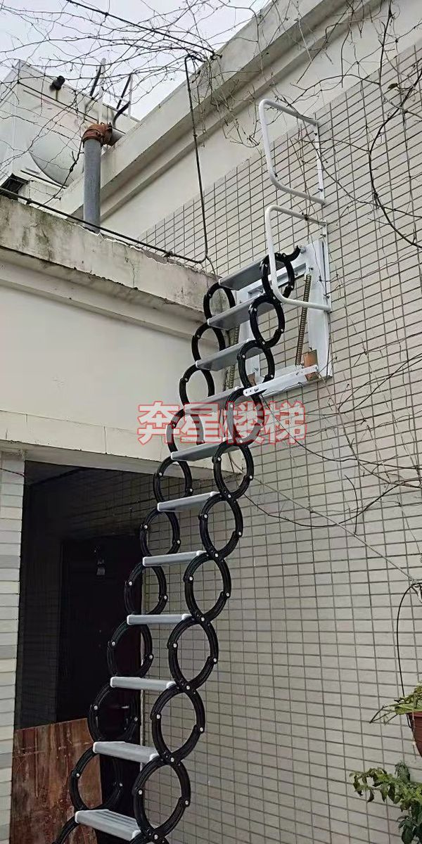 壁挂伸缩楼梯展示