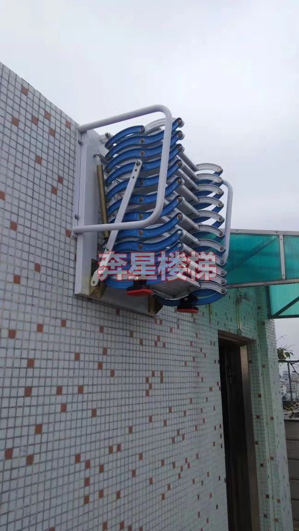 壁挂伸缩楼梯展示
