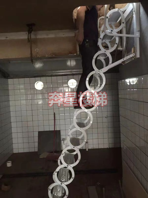 壁挂伸缩楼梯展示