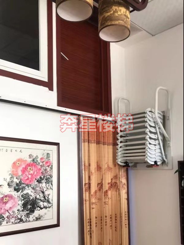 壁挂伸缩楼梯展示