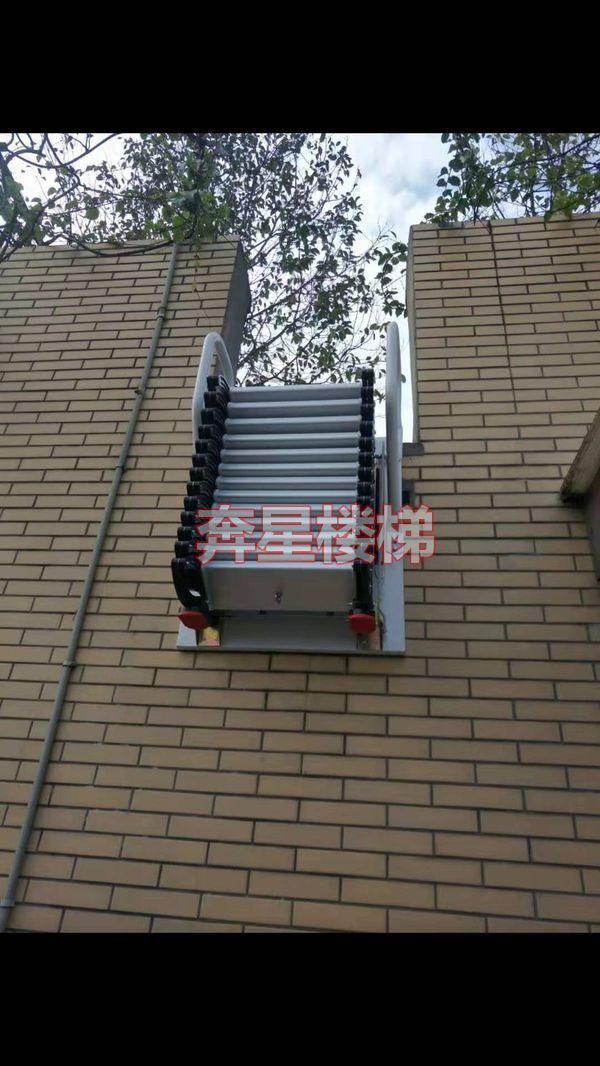 壁挂伸缩楼梯展示