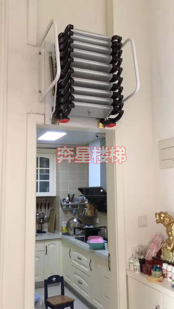 壁挂伸缩楼梯展示