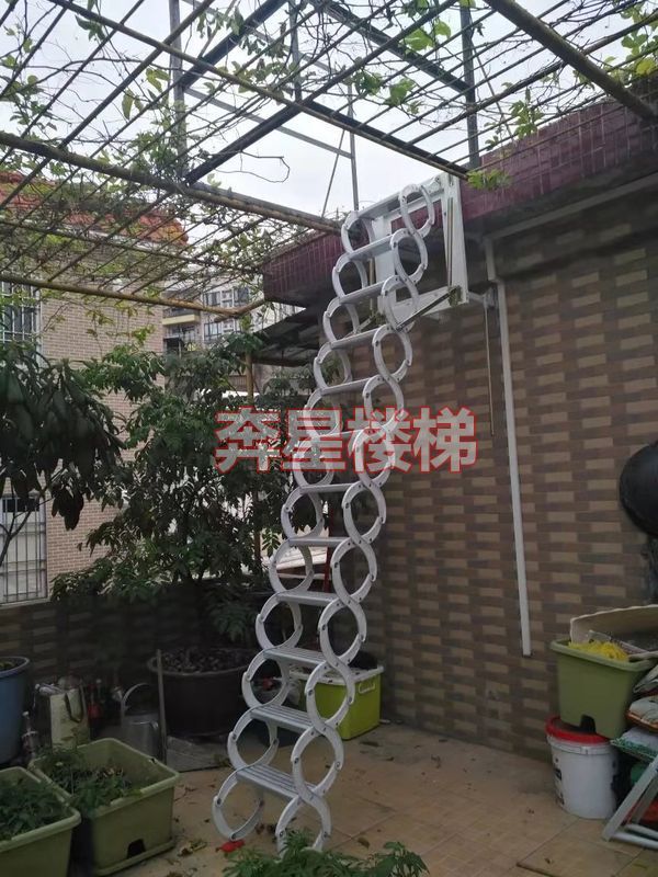 壁挂伸缩楼梯展示