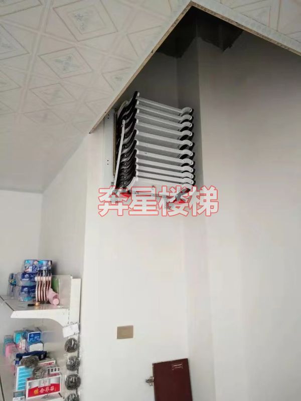 壁挂伸缩楼梯展示