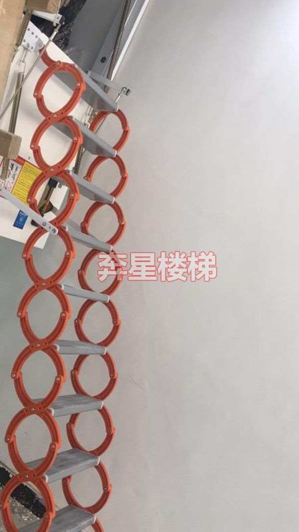 壁挂伸缩楼梯展示