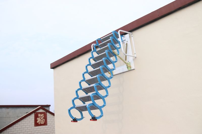 钛镁合金壁挂伸缩梯